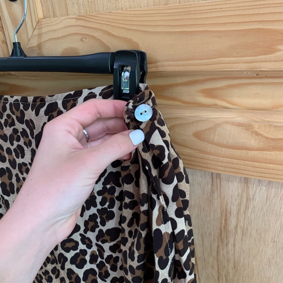 Newport News leopard cheetah animal printed wrap style skort size 12 - Picture 2 of 7